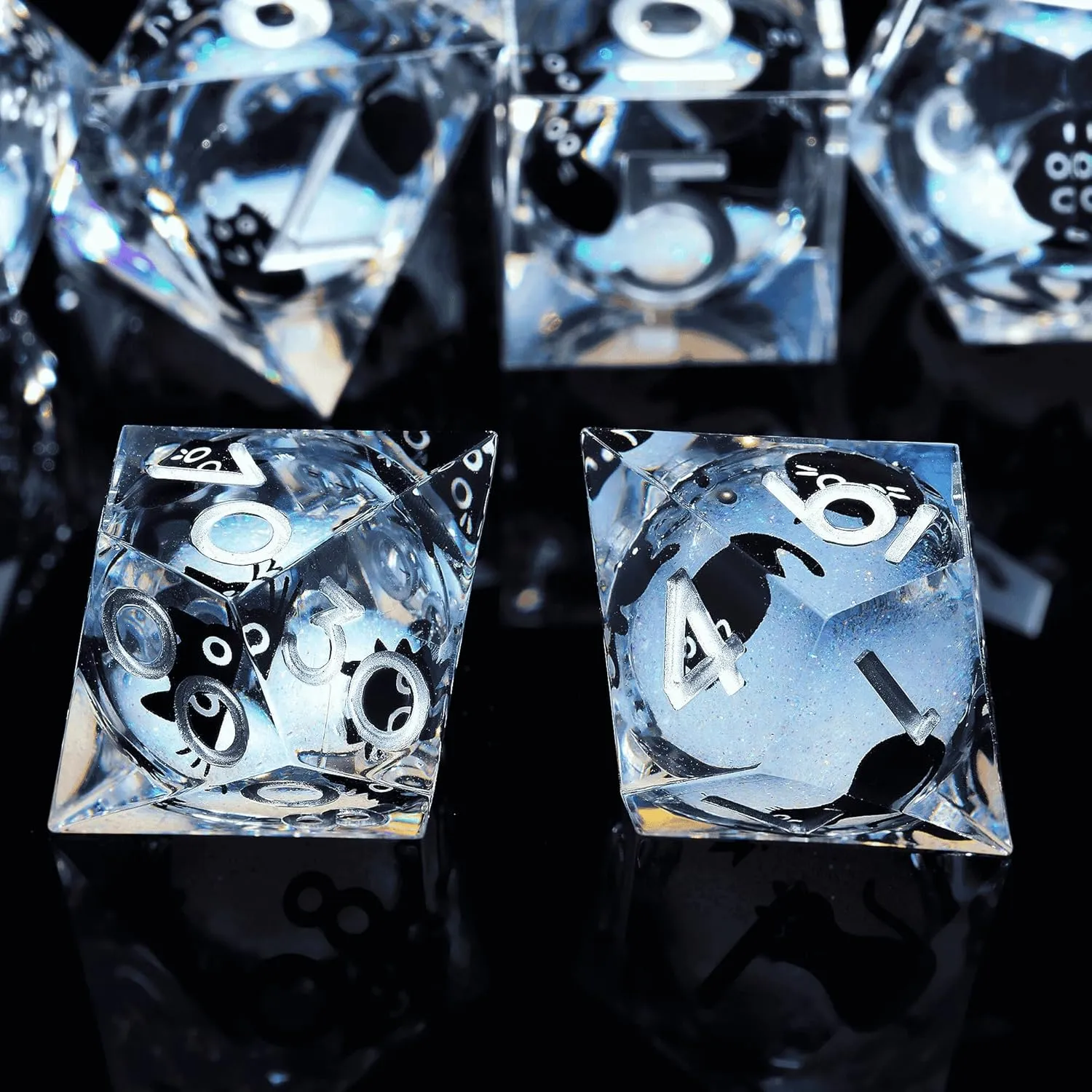 Froggod Liquid Core Cat DND Dice Set 7Pcs with Box- Sharp Edge Cute Cat Style Resin Dungeons and Dragons Dice D20 D12 D10 D8 D6 D4(Cathead White)