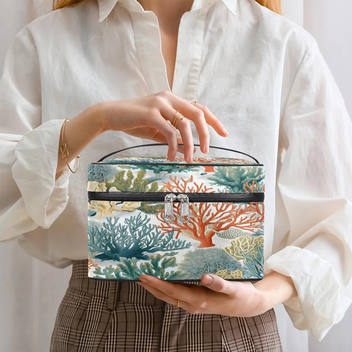 Makeup Bag Large Coastal Coral Toiletry Bag for Women Travel Cosmetic Bag Portable Makeup Bag for Bottles Brushes Lipstick Skin Care