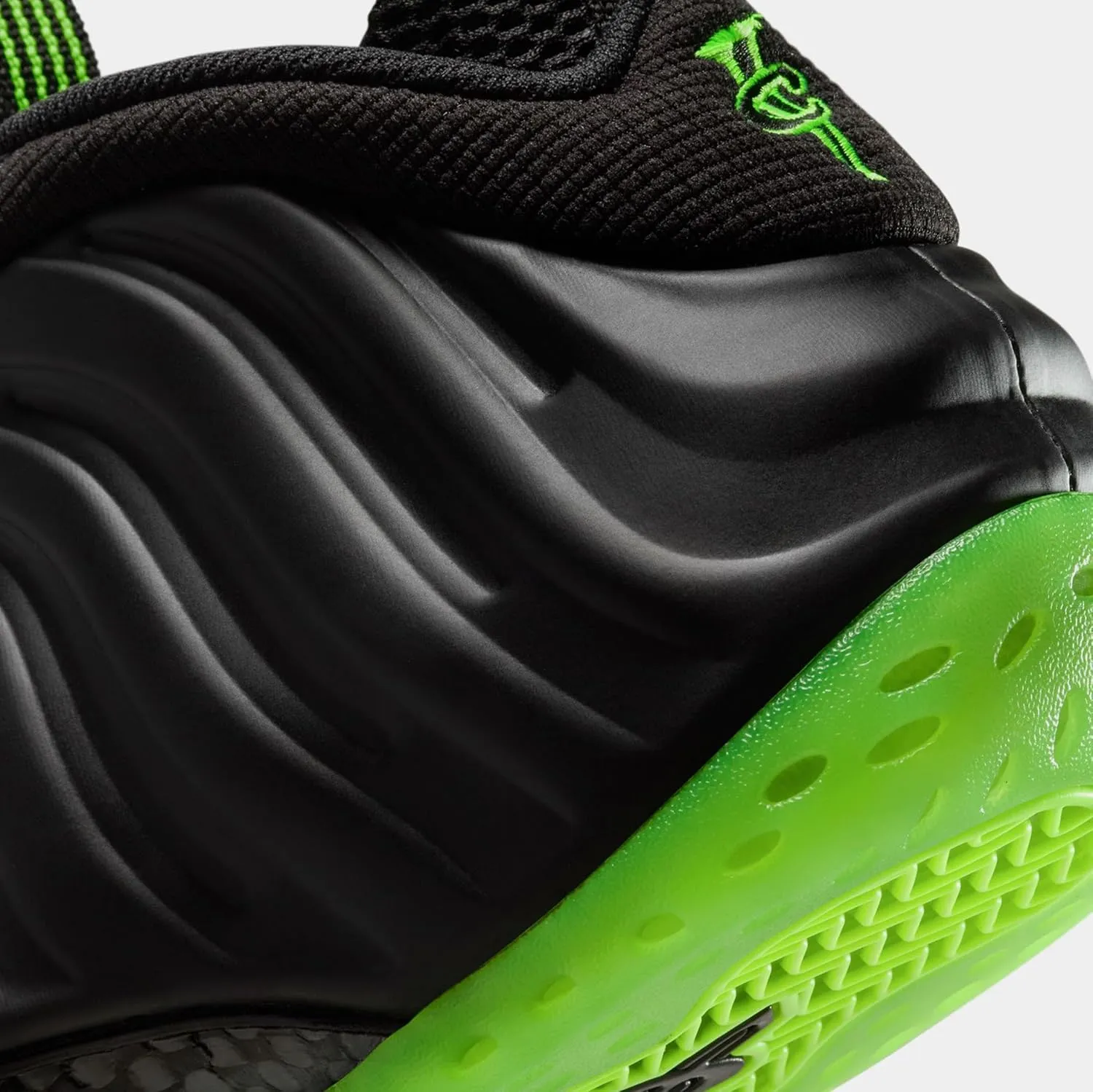 NIKE AIR FOAMPOSITE ONE "BLACK/VOLT"