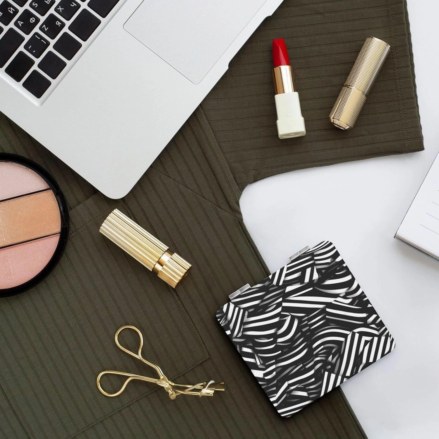 Portable Pocket Makeup Mirror Black and White Lines Travel Cosmetic Mirror Square Print Magnifying Compact Mirror for Eyelash