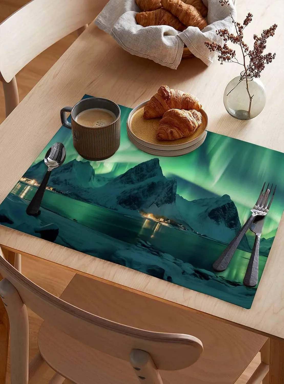 Table Placemats Set of 4, Winter Polar Lights Ice Islands Ocean Scenery Light Green Stain-Proof Burlap Placemats for Kitchen Table, Non-Slip Insulation Table Mats Set 13"x19"