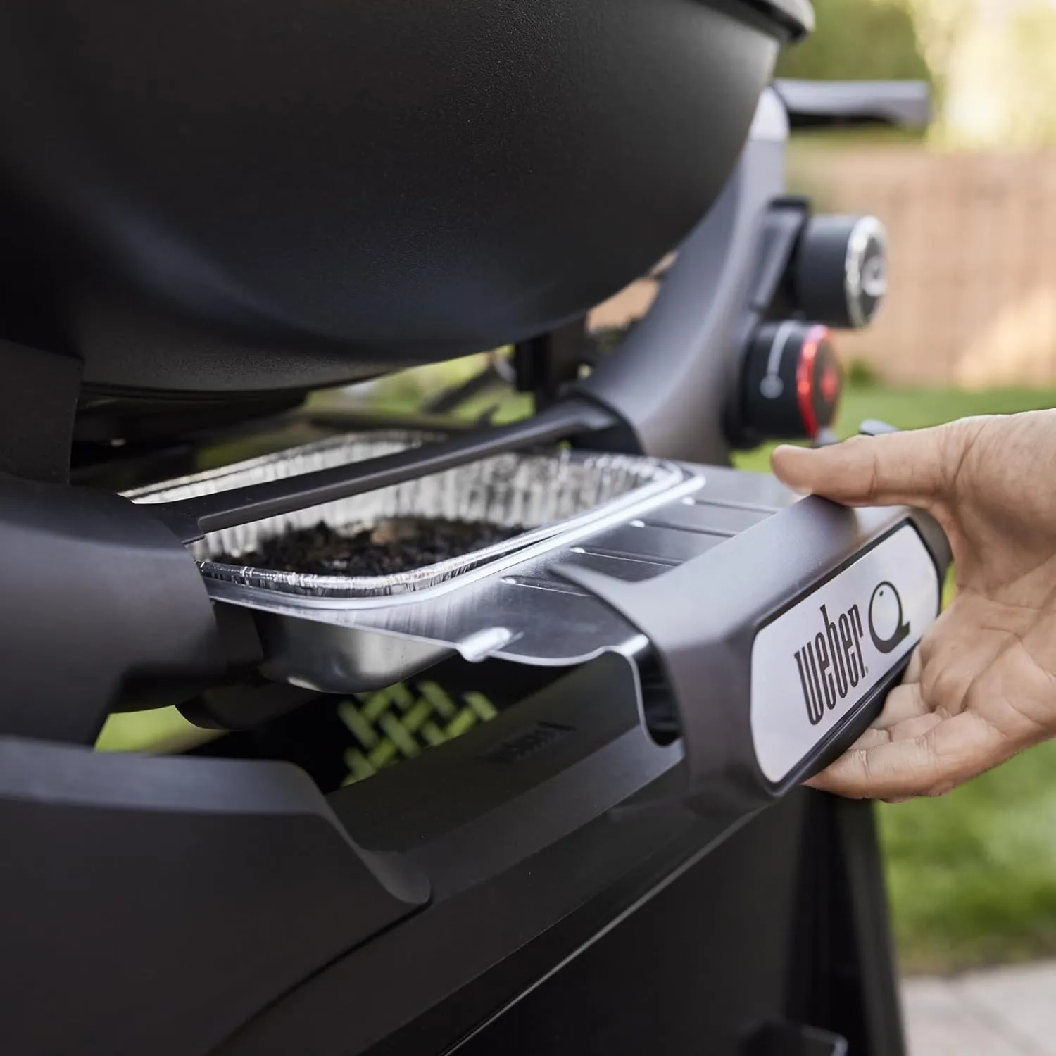 Weber Q 2800N  Liquid Propane Grill with Stand, Midnight Black